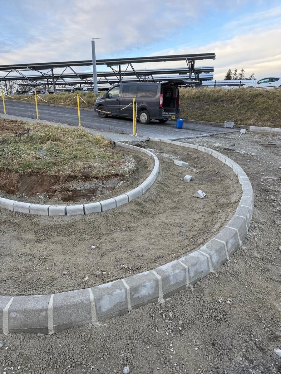 Pose de bordures pour un îlot de rond-point