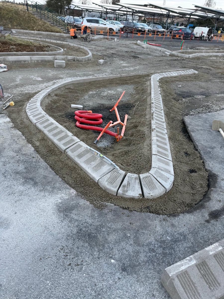 Pose de bordures pour un îlot triangulaire
